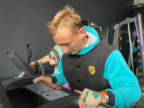 Фитнес - это систематическая физическая активность, которая способствует развитию и поддержанию физической формы организма. 03