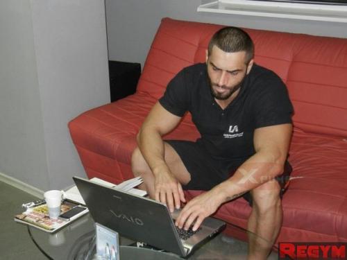 Многие спрашивают, кто этот парень с нашей аватарки? 03