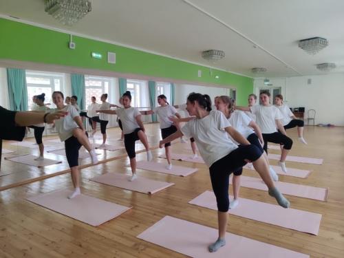 В рамках грантовой практики Другая Я занятия йогой продолжаются. 06