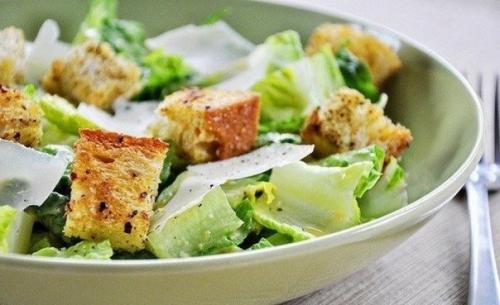 Рецепт салата Цезарь. Салат "Цезарь": 5 рецептов на выбор.