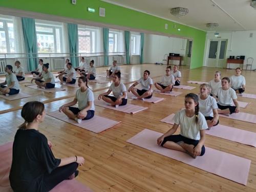 В рамках грантовой практики Другая Я занятия йогой продолжаются. 08