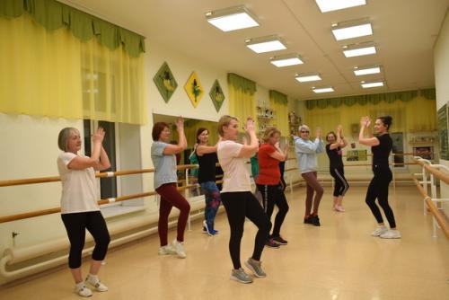 Занятия танцами отличной альтернативой классическому фитнесу являются. 02