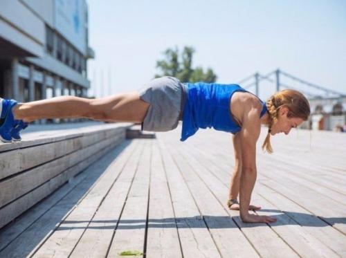 3 упражнения на пресс, которые можно делать где угодно! 07