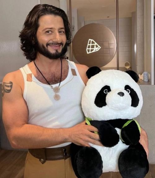 Шоумен Михаил галустян сменил имидж и показал свое преображение в блоге. 01