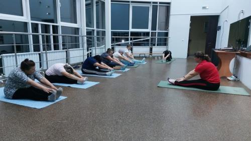 Чтобы чувствовать себя молодым и энергичным даже в пожилом возрасте, необходимо следить за своим здоровьем. 02