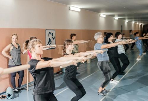 Фитнес микс - это разнообразная тренировка с собственным весом и с различным оборудованием. 02 Фитнес микс - это разнообразная тренировка с собственным весом и с различным оборудованием. 02