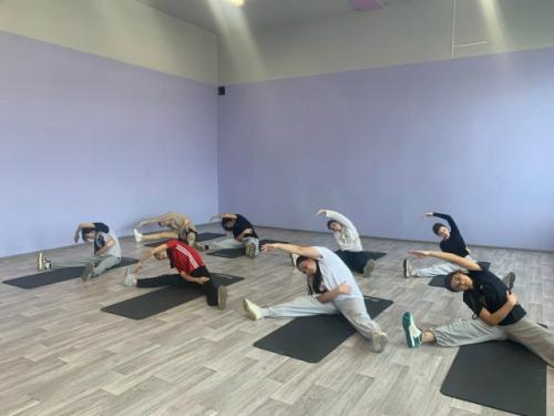 В медногорском филиале гапоу Оомк проходят занятия в кружке  аэробика. 02