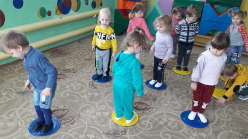 Международный день фитнеса, который празднуется 11 ноября, группа Мультяшки решила провести очень активно. 05