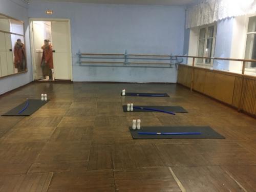 Fade - это техника стрижки, при которой волосы на затылочной и височной частях головы плавно переходят к более коротким. 05