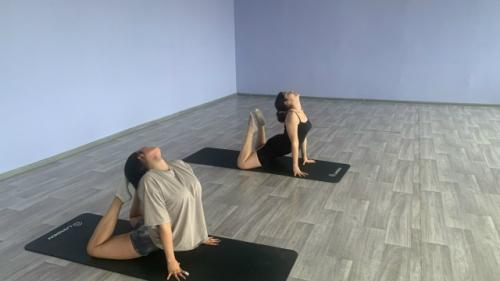 В медногорском филиале гапоу Оомк проходят занятия в кружке  аэробика. 09