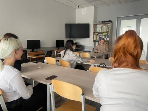 Здоровый образ жизни включает в себя регулярные физические нагрузки, здоровое питание, уход за собой и психологическое благополучие. 01