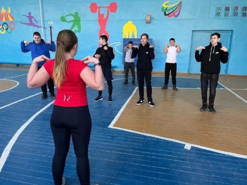 В рамках проекта Береги Себя на занятии школы здорового образа жизни был проведен мастер класс по домашнему фитнесу! 02