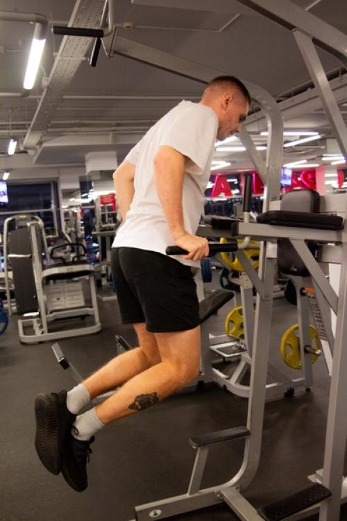 Привет меня зовут Артём! 02