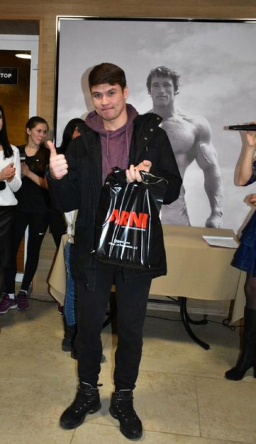 А вот и наши счастливчики, которые получили призы от фитнес-клуба Arni. 02