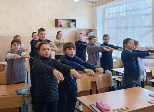 В рамках Парада Школьных Наук для учащихся 5-б класса был проведен урок физкультура и наука одно целое. 03