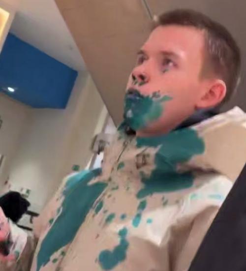 Эпизод 931.  Зелёная атака в торговом центре.
