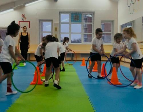 Занятия фитнесом в зимний период помогают укреплять иммунитет и снижать риск простудных заболеваний. 02