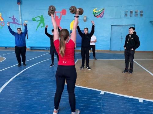 В рамках проекта Береги Себя на занятии школы здорового образа жизни был проведен мастер класс по домашнему фитнесу! 01