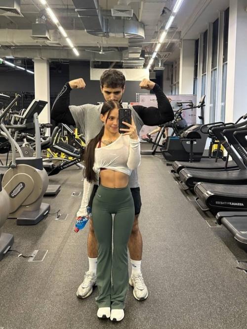 Эвелина лунаком о своих достижениях в фитнесе рассказывает. 02