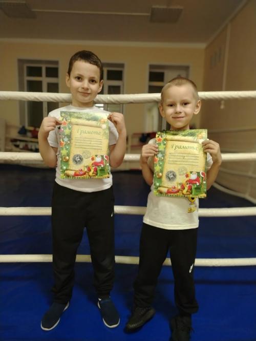 Открытое занятие Предновогодние Весёлые Стартыпо фитнес - аэробике прошло энергично, дружелюбно и уверенно. 04