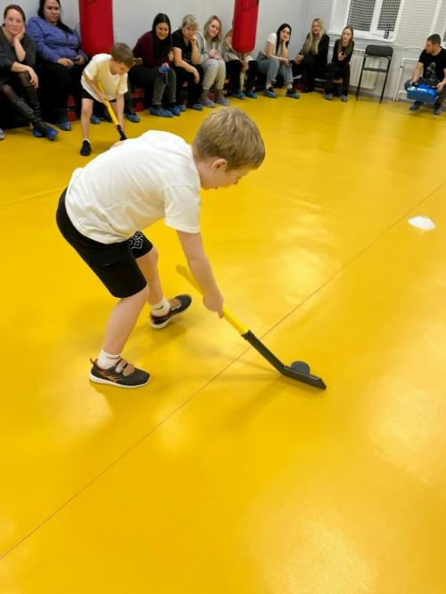 Открытое занятие Предновогодние Весёлые Стартыпо фитнес - аэробике прошло энергично, дружелюбно и уверенно. 03