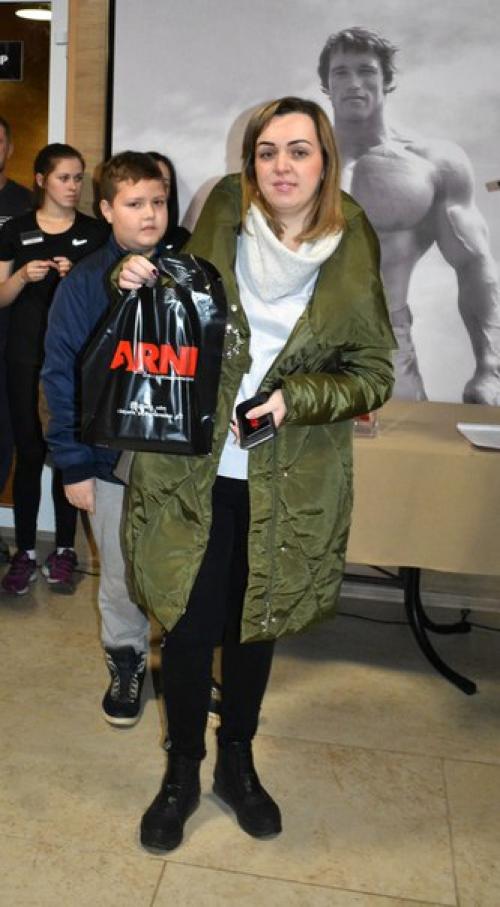 А вот и наши счастливчики, которые получили призы от фитнес-клуба Arni. 03