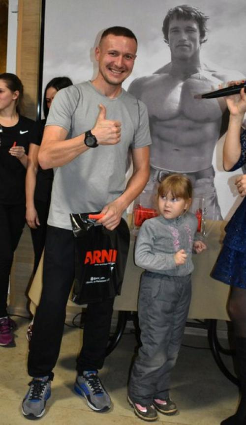 А вот и наши счастливчики, которые получили призы от фитнес-клуба Arni. 08