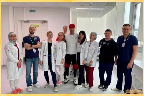 Костомаров пригласил разделить свой триумф врачей, спасших ему жизнь. 02 Костомаров пригласил разделить свой триумф врачей, спасших ему жизнь. 02