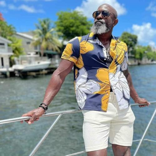 Энтер Жан тайтус - 55-летний фанат фитнеса, также известный как Накачанный Дедуля. 08