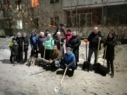 Добрый день.  Пока весь город стонет и ноет от неубранных дорог. 04