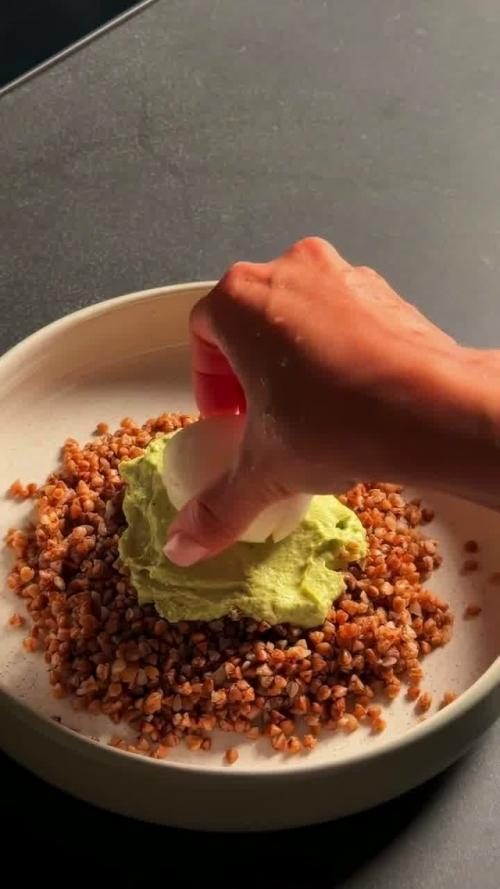 Жареная гречка с зеленым кремом. 06