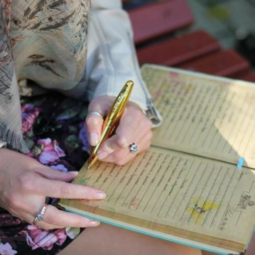 Наверное, у каждой женщины есть свои маленькие ритуалы счастья. 03