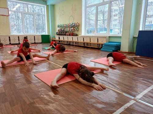 В рамках муниципального проекта Первый шаг в Фитнес Класс воспитанники детского сада узнают о новых направлениях фитнеса. 06