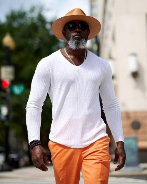 Энтер Жан тайтус - 55-летний фанат фитнеса, также известный как Накачанный Дедуля. 02