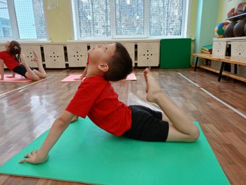 В рамках муниципального проекта Первый шаг в Фитнес Класс воспитанники детского сада узнают о новых направлениях фитнеса. 03