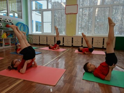 В рамках муниципального проекта Первый шаг в Фитнес Класс воспитанники детского сада узнают о новых направлениях фитнеса. 04