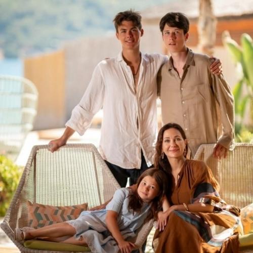 В интернете разгораются дискуссии о поразительном сходстве старшего сына Екатерины Климовой, Михаила, с его отцом, Игорем Петренко. 03