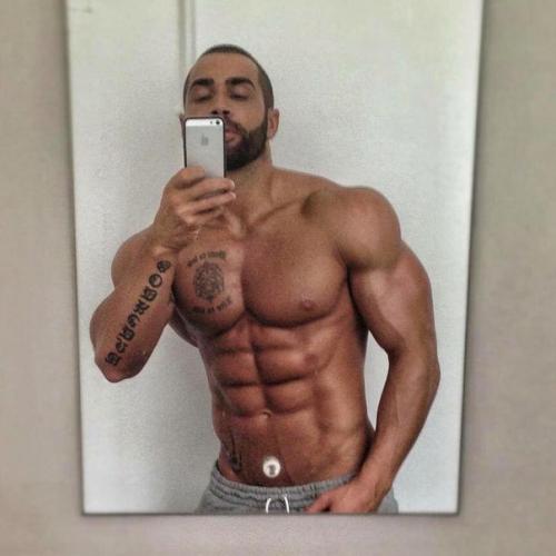 Его знают многие но все же. 03