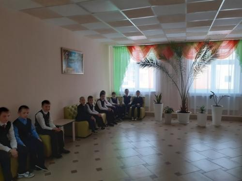 Наконец - то настал тот день, когда все ученики и учителя нашей школы оказались в стенах родного и любимого дома! 08