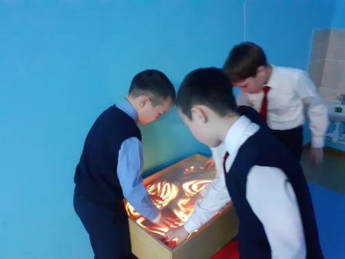 Наконец - то настал тот день, когда все ученики и учителя нашей школы оказались в стенах родного и любимого дома! 06