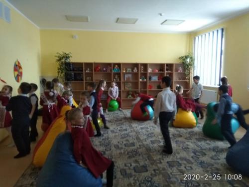 Наконец - то настал тот день, когда все ученики и учителя нашей школы оказались в стенах родного и любимого дома! 05