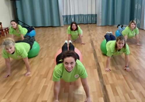 Педагоги кондратовского детского сада Ладошки продолжают активно осваивать новые фитнес направления. 01