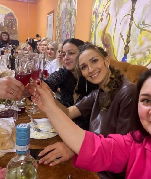 С 8 марта, девочки! 04