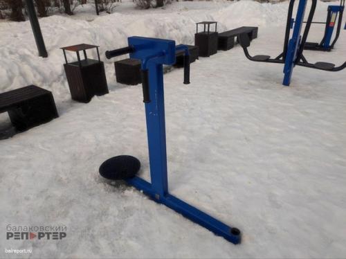 В Австралии модель совратила подростка и попала под суд. 02