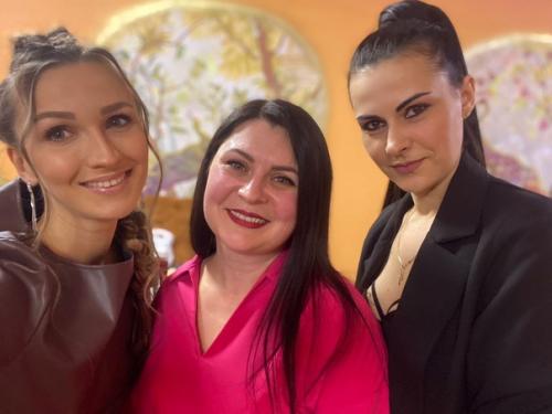 С 8 марта, девочки! 08