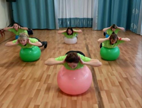 Педагоги кондратовского детского сада Ладошки продолжают активно осваивать новые фитнес направления. 02