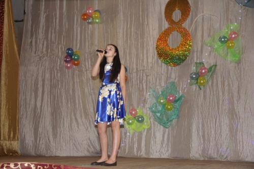 Большой праздничный концерт для вас, таинственных и разных … подарили есаульским женщинам творческие коллективы посёлка со сцены дома культуры. 06