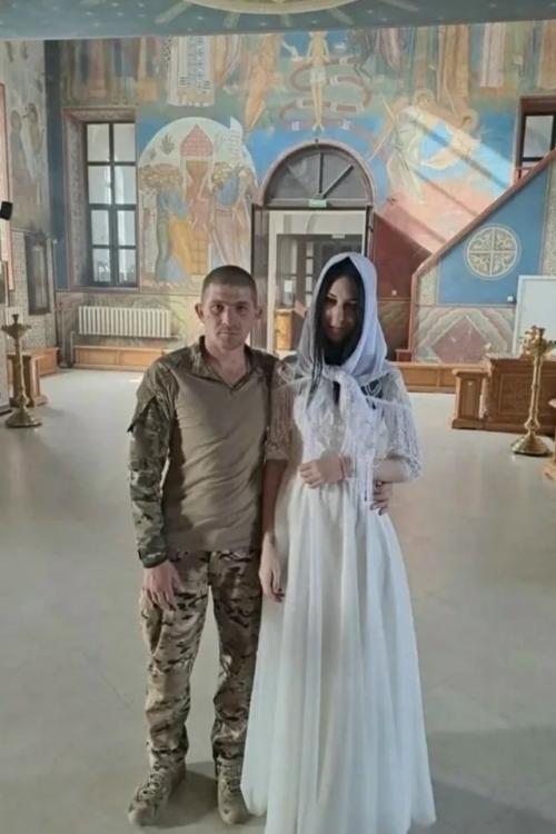 Сбагрила детей под опеку.  