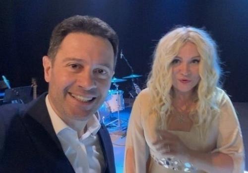 52-Летняя Виктория макарская до неузнаваемости изменилась. 01