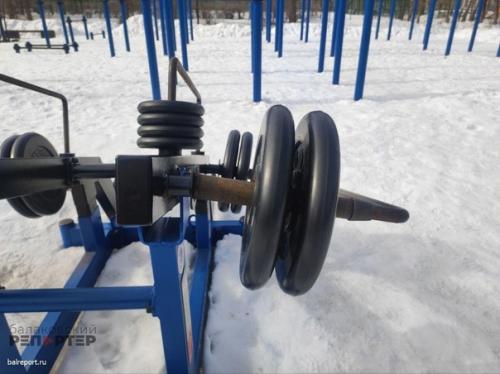 В Австралии модель совратила подростка и попала под суд. 01